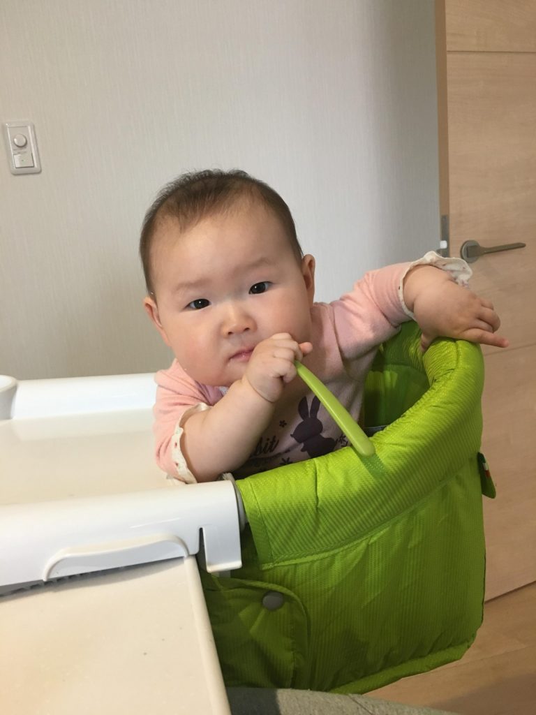 葉巻を吸うねねちゃん