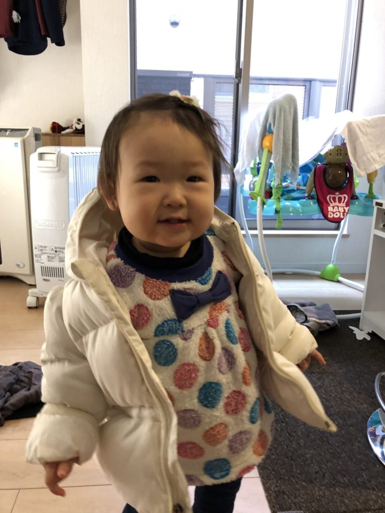 髪を止めると、別人に見える