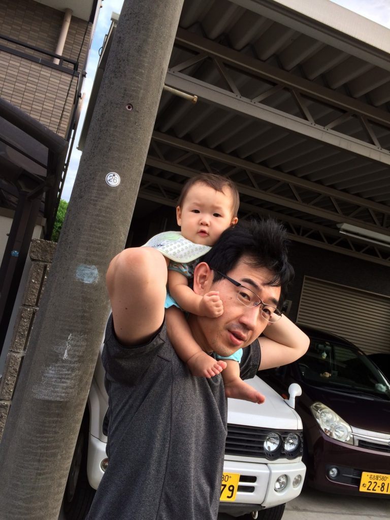 赤ちゃんを肩車する事故が増えているそうです