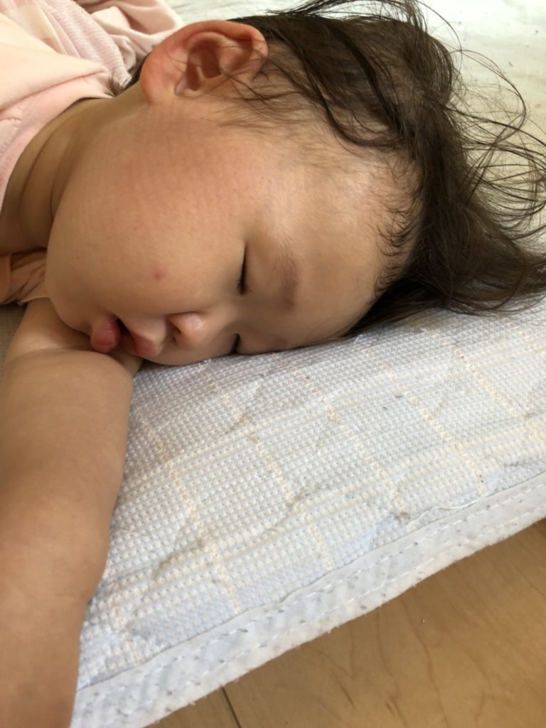 深夜に起きる赤ちゃん